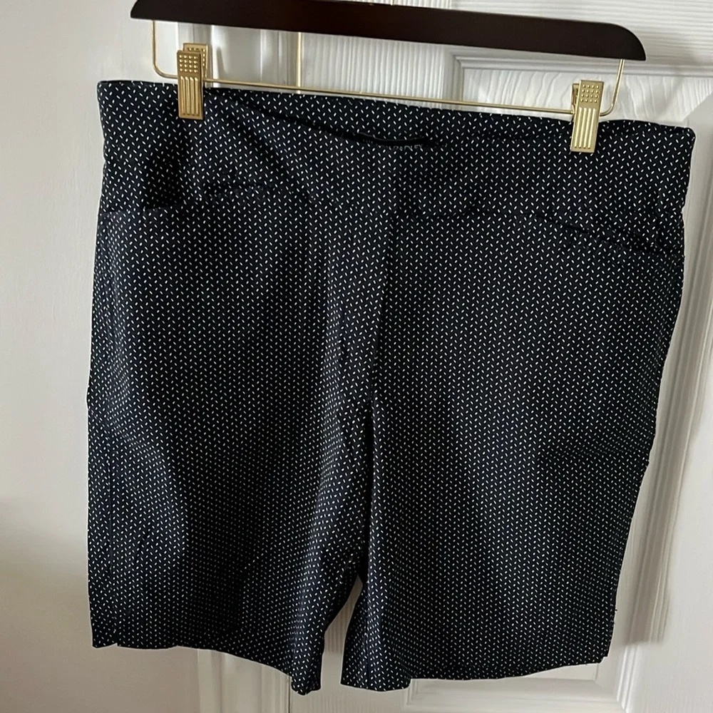 HILARY RADLEY Women’s High Waist Pull-on Shorts Size L